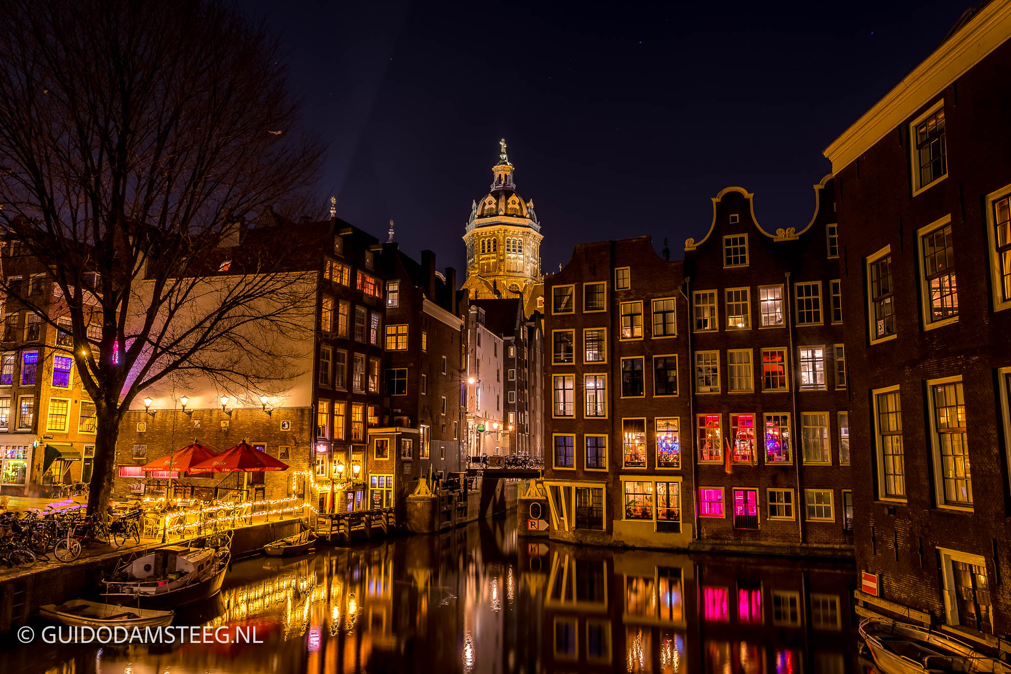 Amsterdam Basiliek van de Heilige Nicolaas en de Oudezijds Voorburgwal